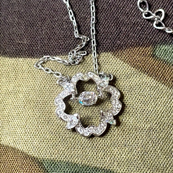 Authentic vintage Swarovski clover necklace - Picture 1 of 2